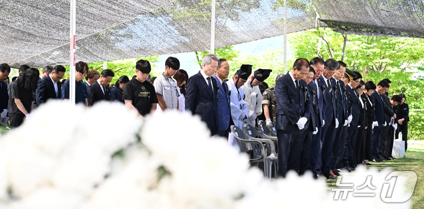 거창군 죽전근린공원의 충혼탑에서 6일 현충일 기념식 행사가 열리고 있다(거창군 제공. 재판매 및 DB금지). 2026.6.6