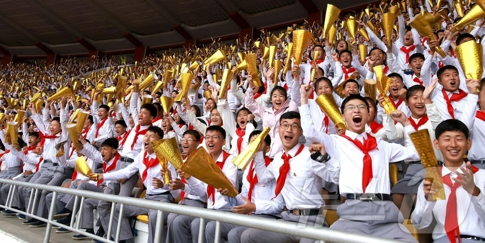 (평양 노동신문=뉴스1) = 북한 노동당 기관지 노동신문은 8일 "제11차 전국소년축구경기대회 남자 결승전이 7일 김일성경기장에서 진행됐다"라고 전했다. [국내에서만 사용가능. 재배포 금지. DB 금지. For Use Only in the Republic of Korea. Redistribution Prohibited] rodongphoto@news1.kr
