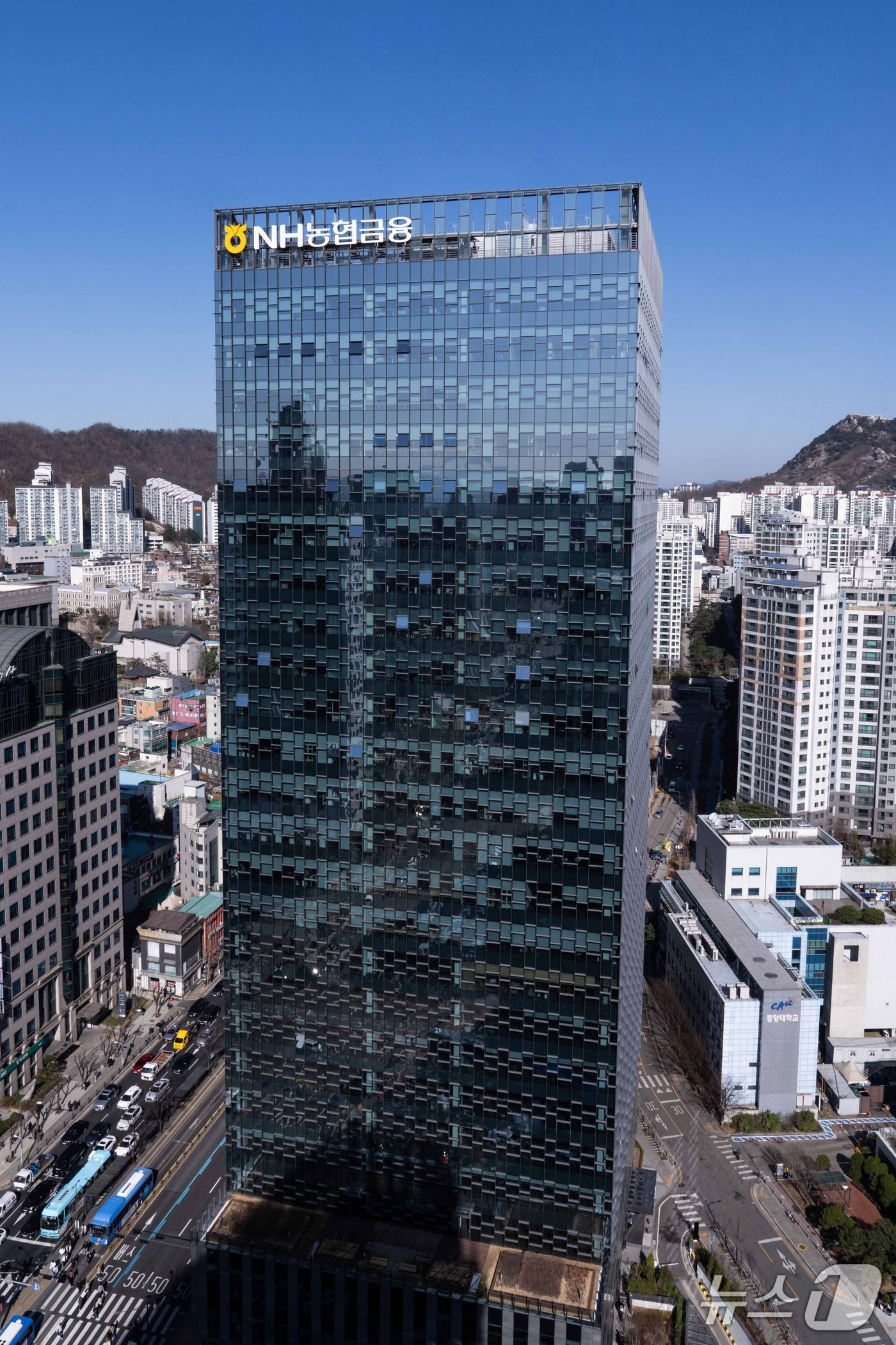 고령·치매 고객 금융사각지대 해소...농협금융 '안심돌봄 프로젝트' 추... - 뉴스 썸네일 이미지