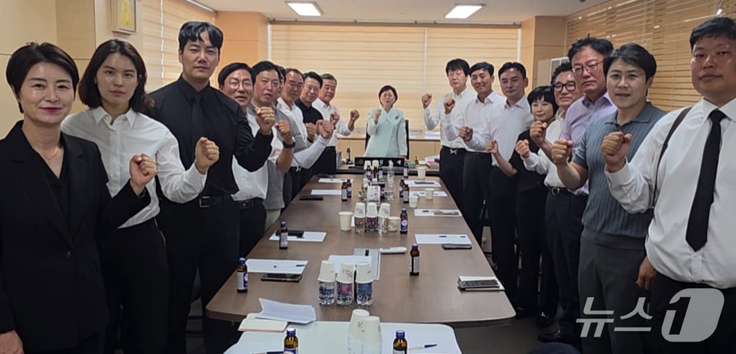 김정재 국민의힘 경북 포항북당협의회장이 8일 민선 9기 출범을 앞두고 제9회 전국동시지방선거 당선인들과 상견례·워크샵을 가졌다.(국민의힘 포항북구당협 제공, 재판매 및 DB금지) 2026.6.8/뉴스1