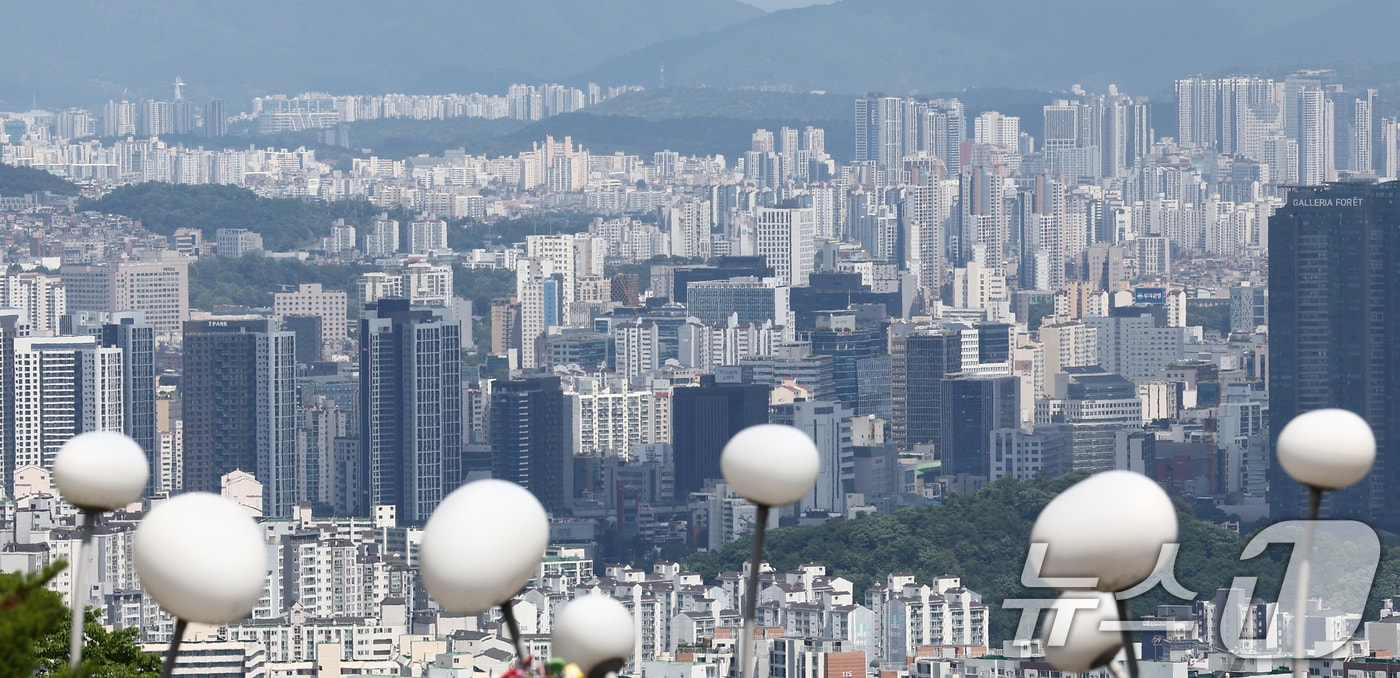 남산에서 바라본 서울 시내 아파트 모습. 2026.6.8 ⓒ 뉴스1 김민지 기자
