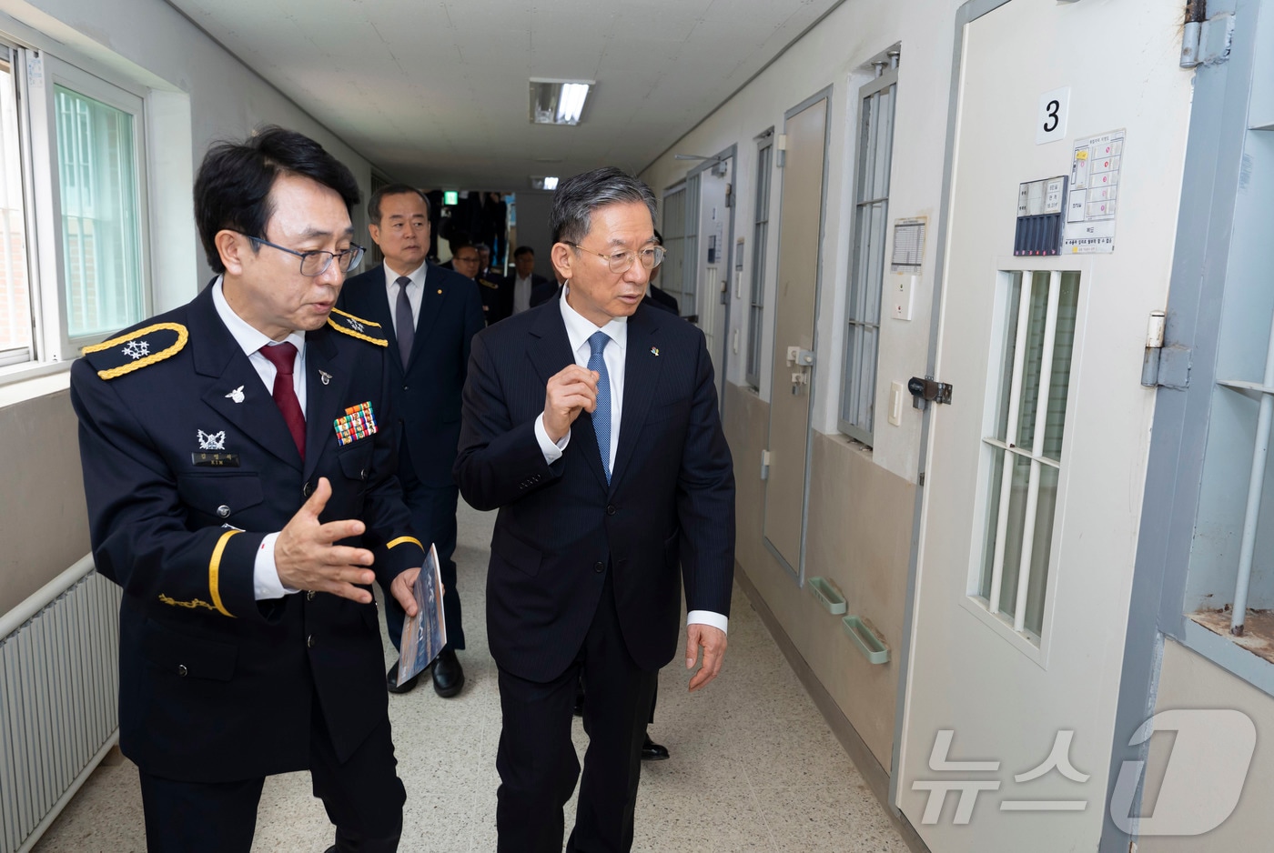 8일 정성호 법무부 장관이 국내 최초 민영교도소인 경기 여주시 소재 소망교도소를 현장 점검하고 있다. 2026.6.8(법무부 제공) ⓒ 뉴스1 김종훈 기자