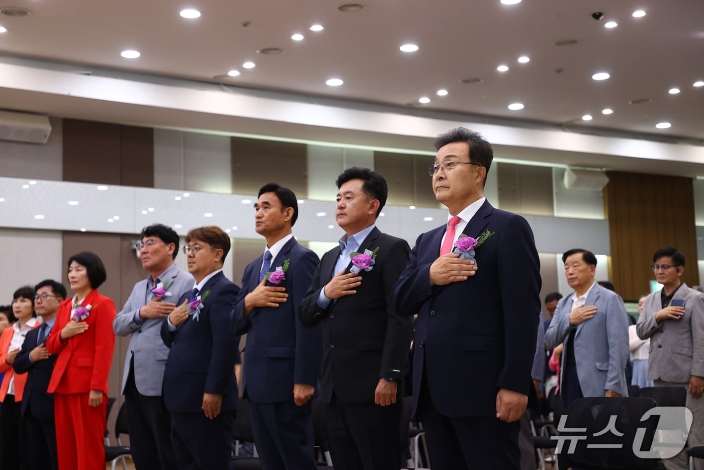 김성제 경기 의왕시장 당선인이 8일 시청 대회의실에서 6·3 지방선거 당선증 교부식에 참석했다. (의왕시 제공. 재판매 및 DB 금지) 2026.6.8/뉴스1