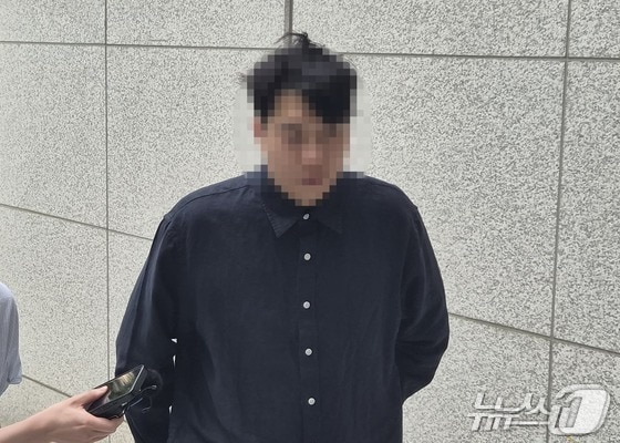 인천 서구 섬유공장 대표가 구속 전 피의자심문(영장실질심사)을 받기 위해 인천지법에 출석했다.ⓒ 뉴스1 박소영 기자