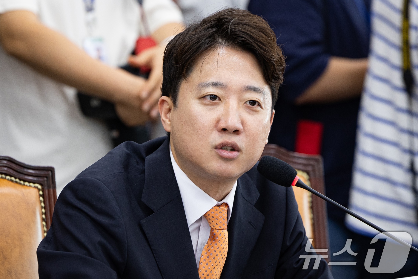 이준석 개혁신당 대표가 지난 1일 서울 여의도 국회에서 열린 제436회 국회(임시회) 제9회 전국동시지방선거 투표용지 부족사태 등 국민참정권 침해 진상규명 및 선거관리 개혁을 위한 국정조사특별위원회 제3차 전체회의에서 의사진행 발언을 하고 있다. 2026.7.1 ⓒ 뉴스1 유승관 기자