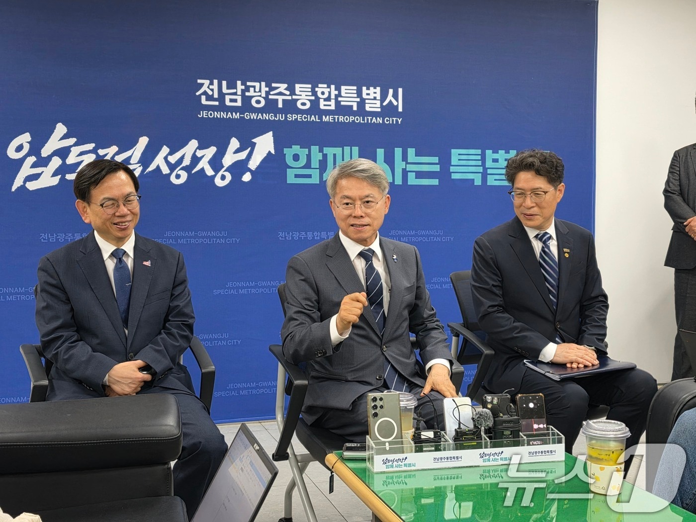 민형배 전남광주통합특별시장이 1일 광주청사 기자실에서 간담회를 개최하고 있다. 2026.7.1 ⓒ 뉴스1 이수민 기자