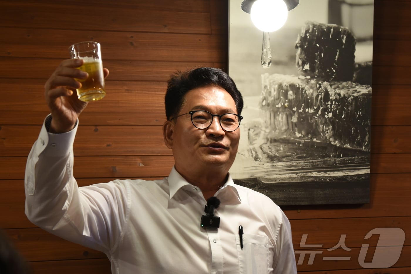 송영길 더불어민주당 의원(인천 연수갑)이 10일 전남광주 순천시 조례동 한 치킨집에서 호남청년 간담회 및 치맥파티를 진행하고 있다. 2026.7.10 ⓒ 뉴스1 김성준 기자