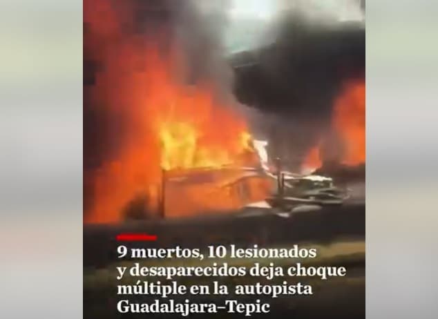 멕시코 할리스코주 고속도로에서 발생한 다중 추돌사고 현장. (Milenio Diario 페이스북 갈무리)