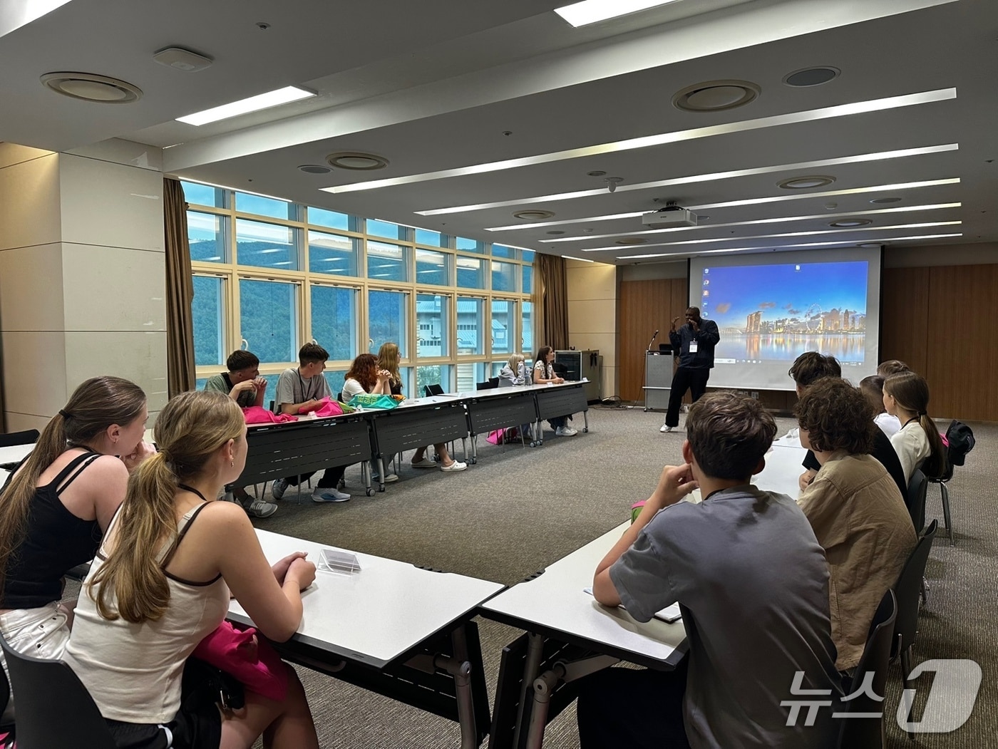 강원랜드가 최근 하이원리조트에서 러시아 극동지역 학생들을 대상으로 제1회 하이원리조트 영어캠프를 열었다. (강원랜드 제공.재판매 및 DB금지) 2026.7.12/뉴스1