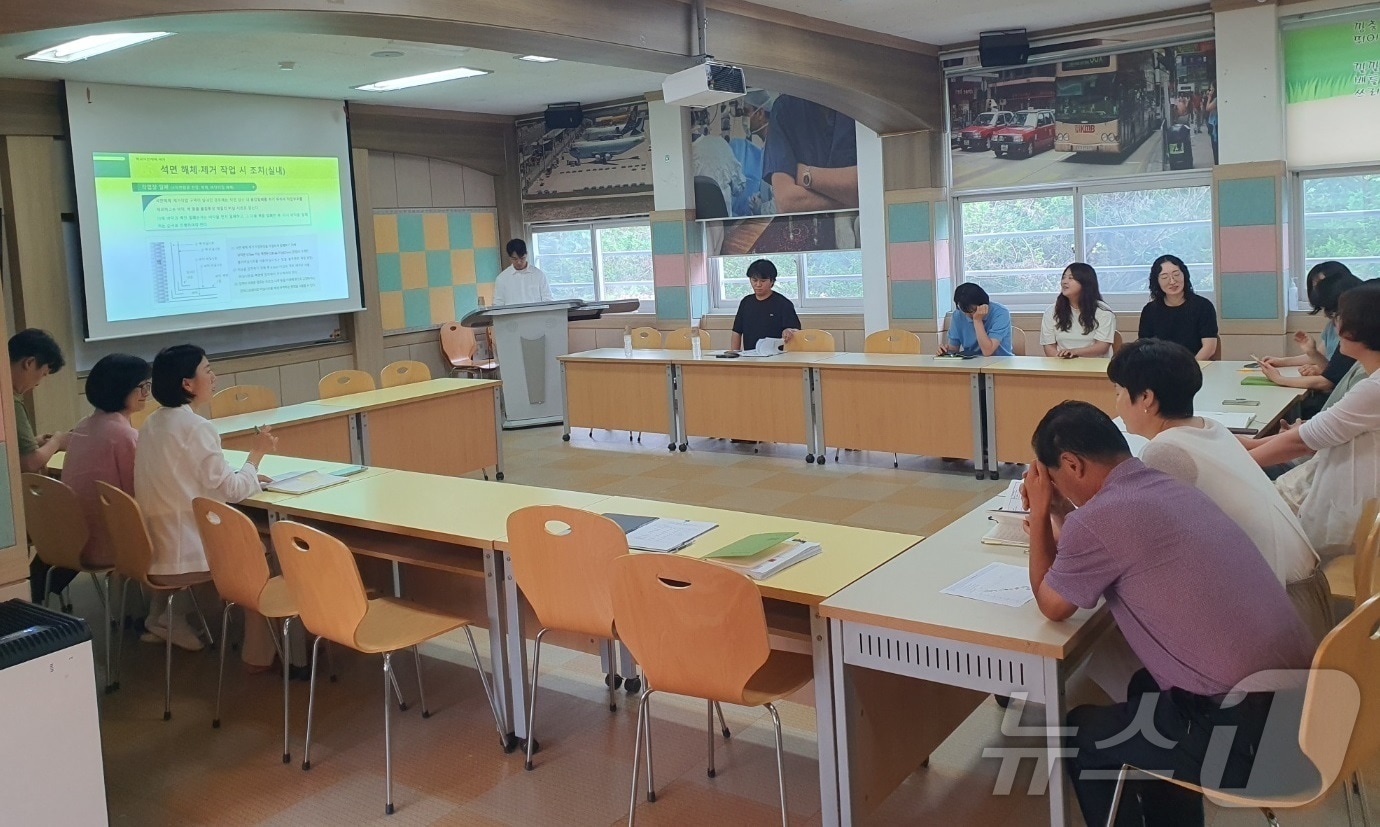 광주 동서부교육지원청 초·중학교 석면 해체 공사.(전남광주통합특별시교육청 제공. 재배포 및 DB 금지)