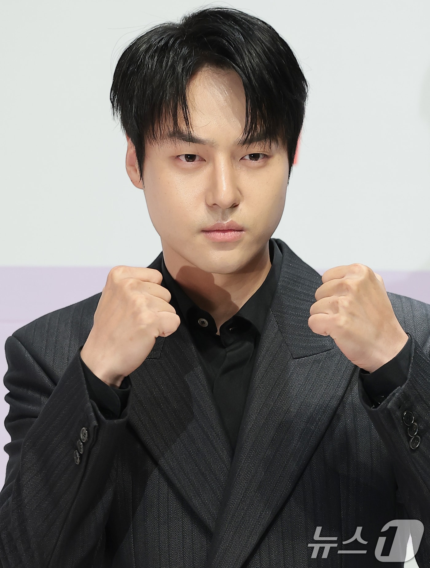 배우 양세종이 14일 서울 강남구 엘리에나 호텔 서울강남에서 열린 tvN 새 토일드라마 '오싹한 연애' 제작발표회에서 포즈를 취하고 있다. ‘오싹한 연애’는 귀신을 보는 재벌 상속녀와 귀신을 가장 무서워하는 열혈 검사의 좌충우돌 오컬트 로맨스를 그리는 드라마다. 2026.7.14 ⓒ 뉴스1 권현진 기자