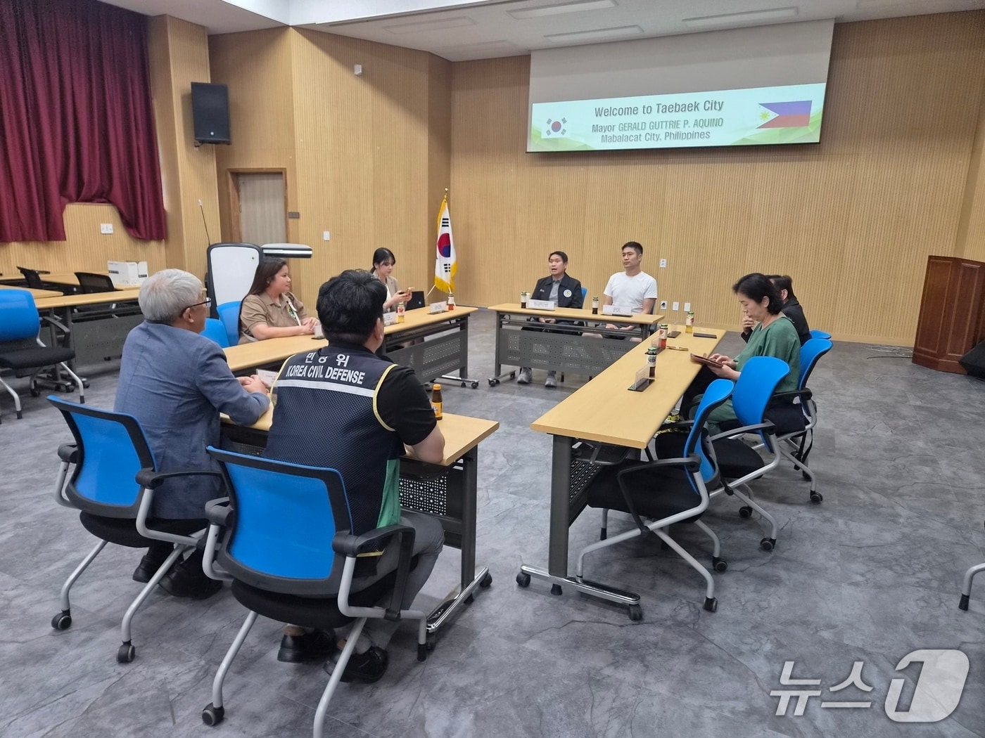 필리핀 마발라캇시 대표단이 14~15일 강원 태백시를 찾아 양 도시의 협력으로 마련된 태백의 외국인 계절근로자 운영체계 등을 논의했다. (태백시 제공. 재판매 및 DB금지) 2026.7.15/뉴스1