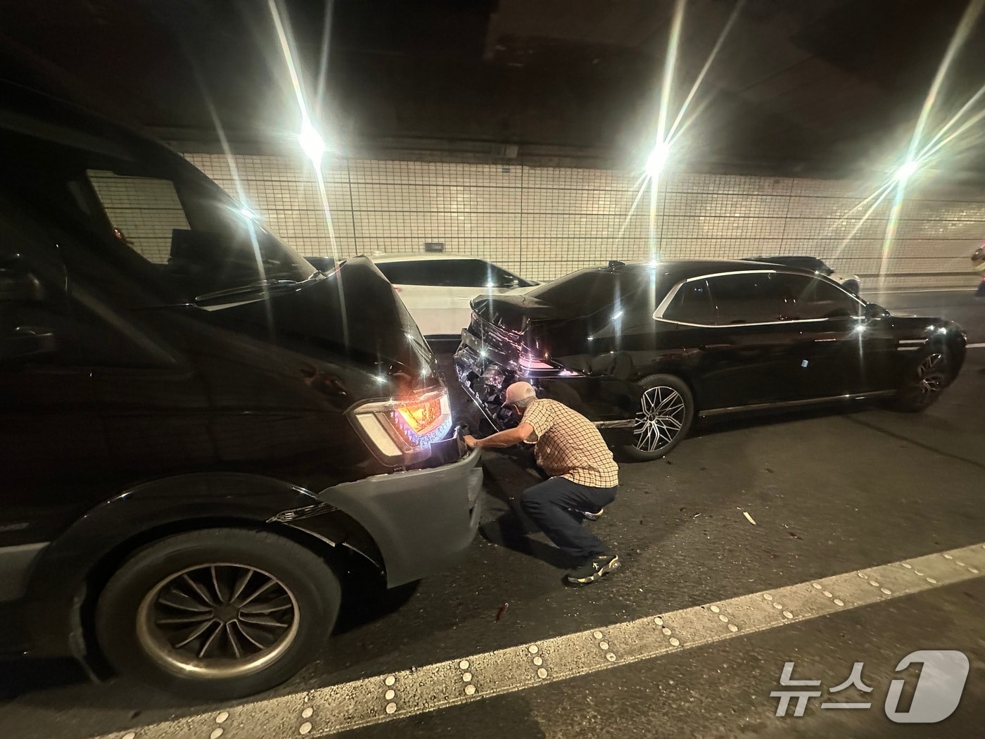해운대구 센텀지하차도에서 발생한 3중 추돌사고 현장.(부산소방재난본부 제공. 재판매 및 DB금지)