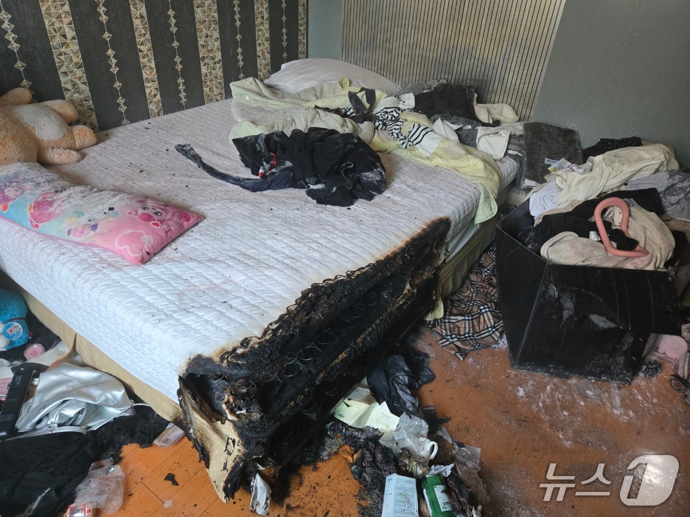 15일 낮 12시 6분께 울산 남구 달동 소재 모텔 6층에 불이 났다.(울산소방본부 제공. 재판매 및 DB금지)/뉴스1