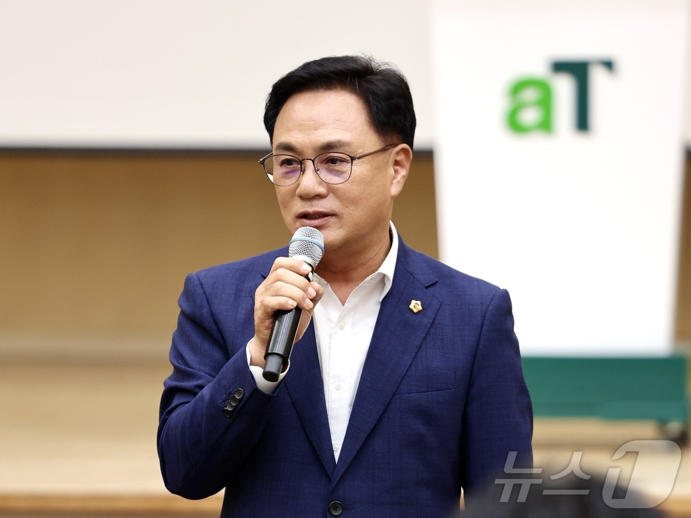 송형곤 전남광주통합특별시의회 초대 의장이 15일 나주혁신도시 한국농수산식품유통공사 본사 대강당에서 '미래 먹거리 창출을 위한 농업대전환 토론회'에 참석하고 있다.(특별시의회 제공. 재배포 및 DB 금지)