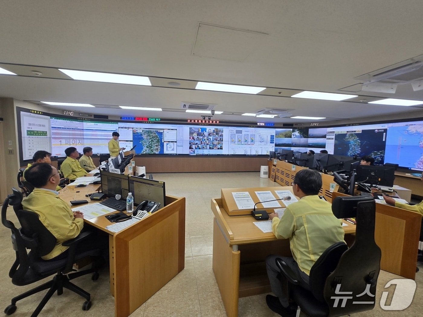 박은식 산림청장이 호우대비 점검회의를 주재하고 있다.(산림청 제공. 재판매 및 DB금지)/뉴스1