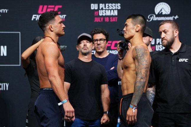 고석현(오른쪽)이 레보스노야니에게 패해 UFC 3연승이 좌절됐다.(UFC 제공)