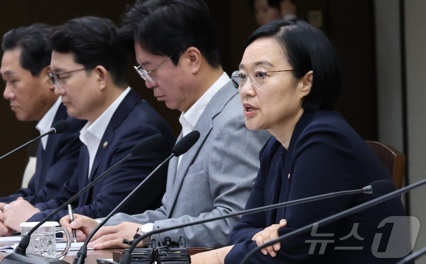 한성숙 국무총리가 2일 세종시 정부세종청사에서 열린 비상경제점검회의를 주재하며 발언하고 있다. 2026.7.2 ⓒ 뉴스1 김기남 기자