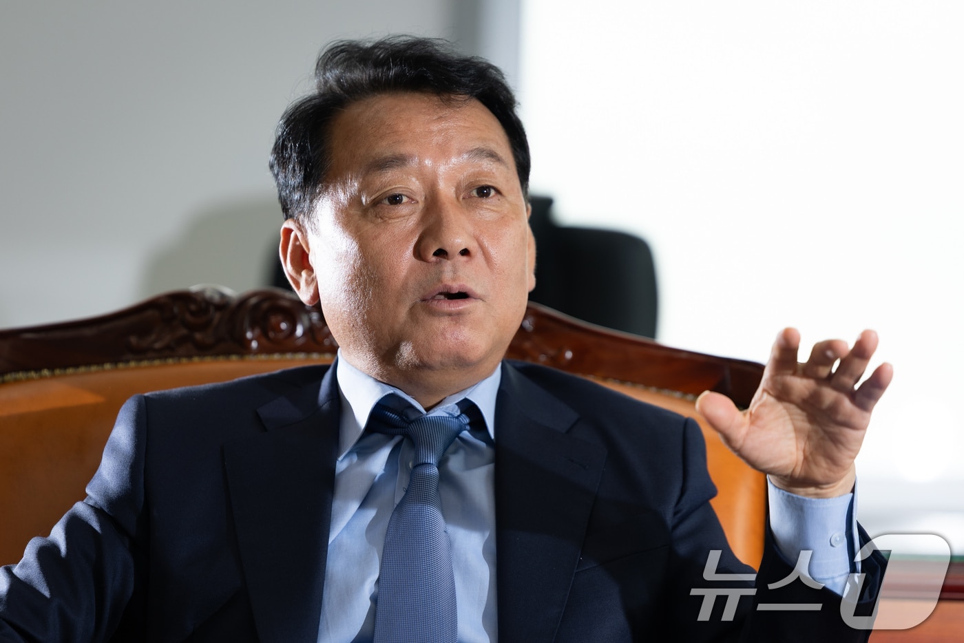 이광재 국회 예산결산특별위원장이 지난 2일 서울 여의도 국회에서 뉴스1과 인터뷰하고 있는 모습. ⓒ 뉴스1 유승관 기자