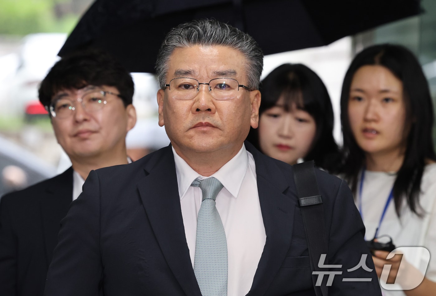 대통령 관저 이전 공사 과정을 부실 감사하고 서류를 조작한 혐의를 받는 유병호 전 감사원 사무총장이 20일 서울 서초구 서울중앙지법에서 열린 구속 전 피의자 심문(영장실질심사)에 출석하고 있다. (공동취재) 2026.7.20 ⓒ 뉴스1 이호윤 기자