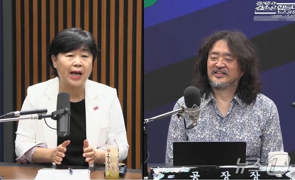 더불어민주당 소속 국회 법사위원장인 서영교 의원이 20일 유튜브 채널 '김어준의 겸손은힘들다 뉴스공장'에 나와 검찰 보완수사권 폐지를 전혀 불안해할 필요 없다는 주장을 펼치고 있는 모습. (유튜브 갈무리) ⓒ 뉴스1