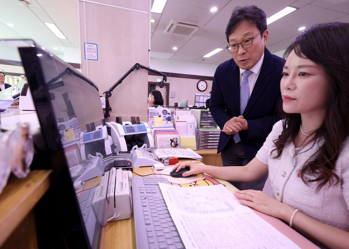 우체국, 20일 '은행대리업' 실시..."차별 없는 금융 접근성 제공" - 뉴스 썸네일 이미지