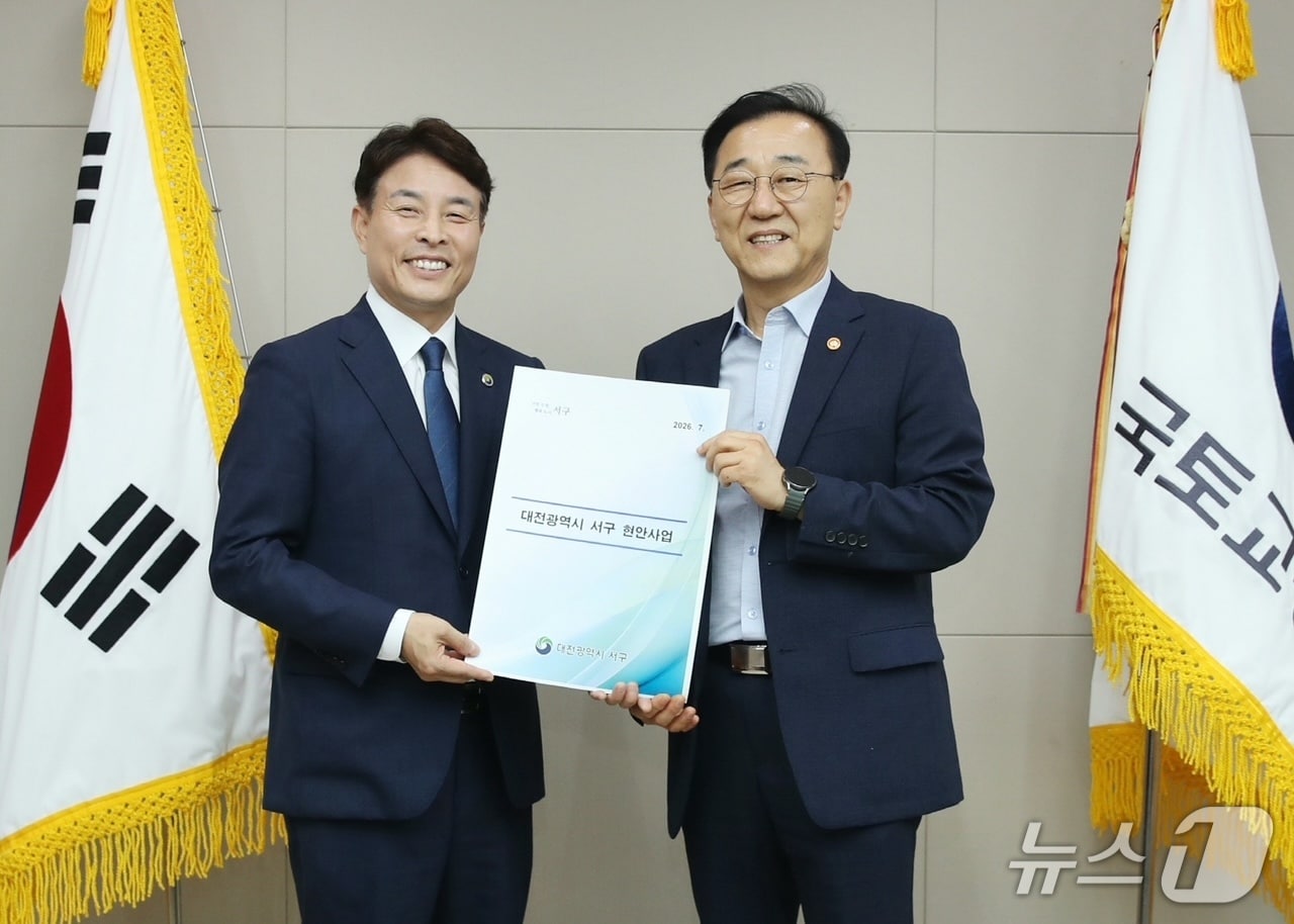 전문학 서구청장이 김윤덕 국토부장관과 만나 도시 정비 현안 지원을 요청했다.(서구 제공. 재판매 및 DB금지)/뉴스1
