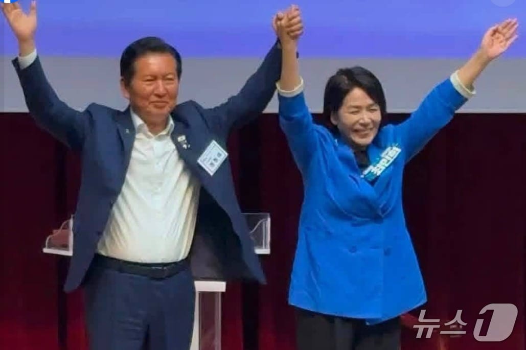 8·17 더불어민주당 전당대회에 나선 정청래 당대표 예비후보와 최민희 최고위원 예비후보. (SNS 갈무리) ⓒ 뉴스1