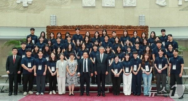 류샤오밍 중국 외교부 한반도사무특별대표가 20일 한국 청년들과 만났다.(중국 외교부 홈페이지)