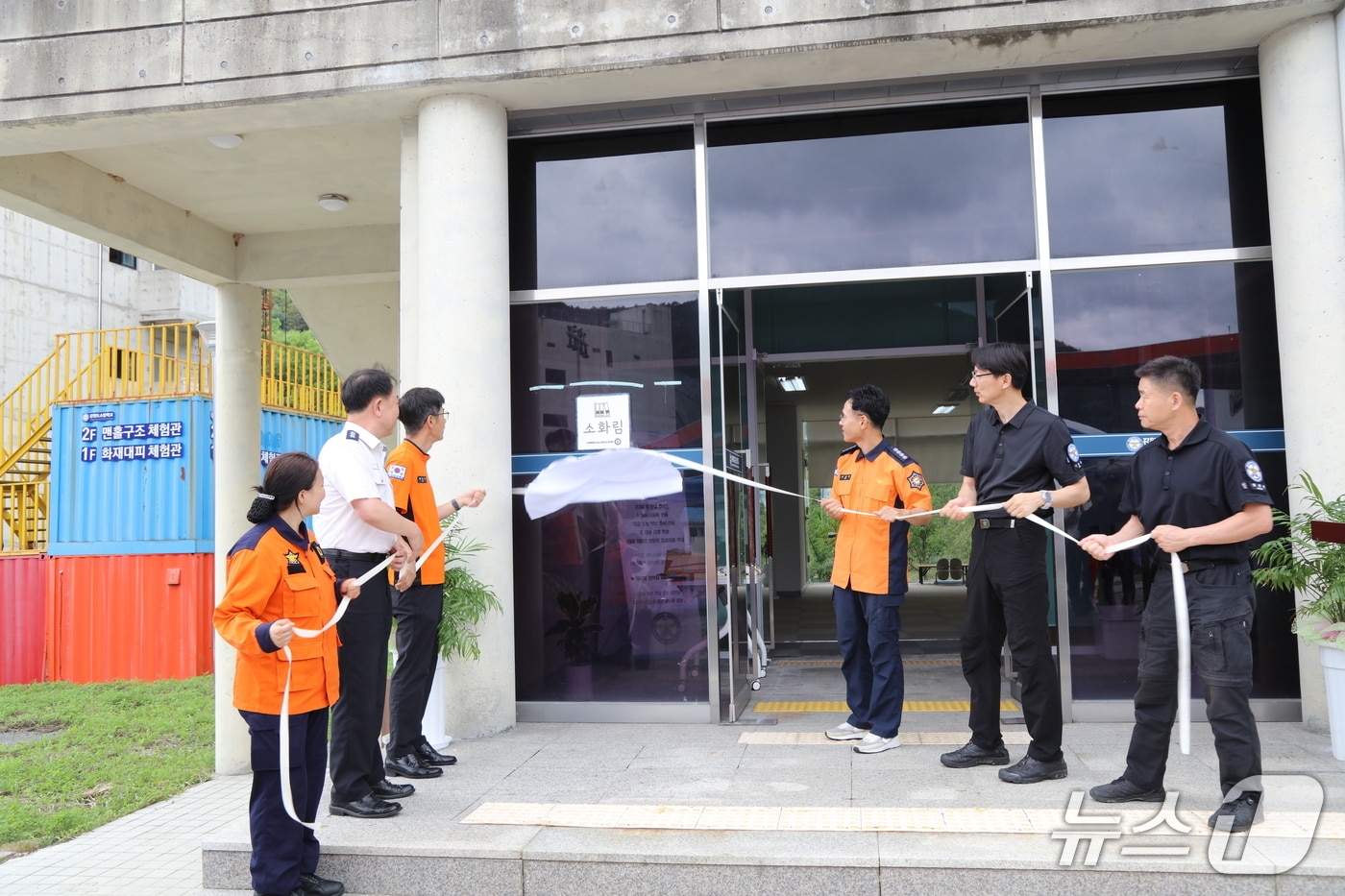 21일 열린 강원소방학교 도서실 개관식.(강원소방학교 제공, 재판매 및 DB금지)