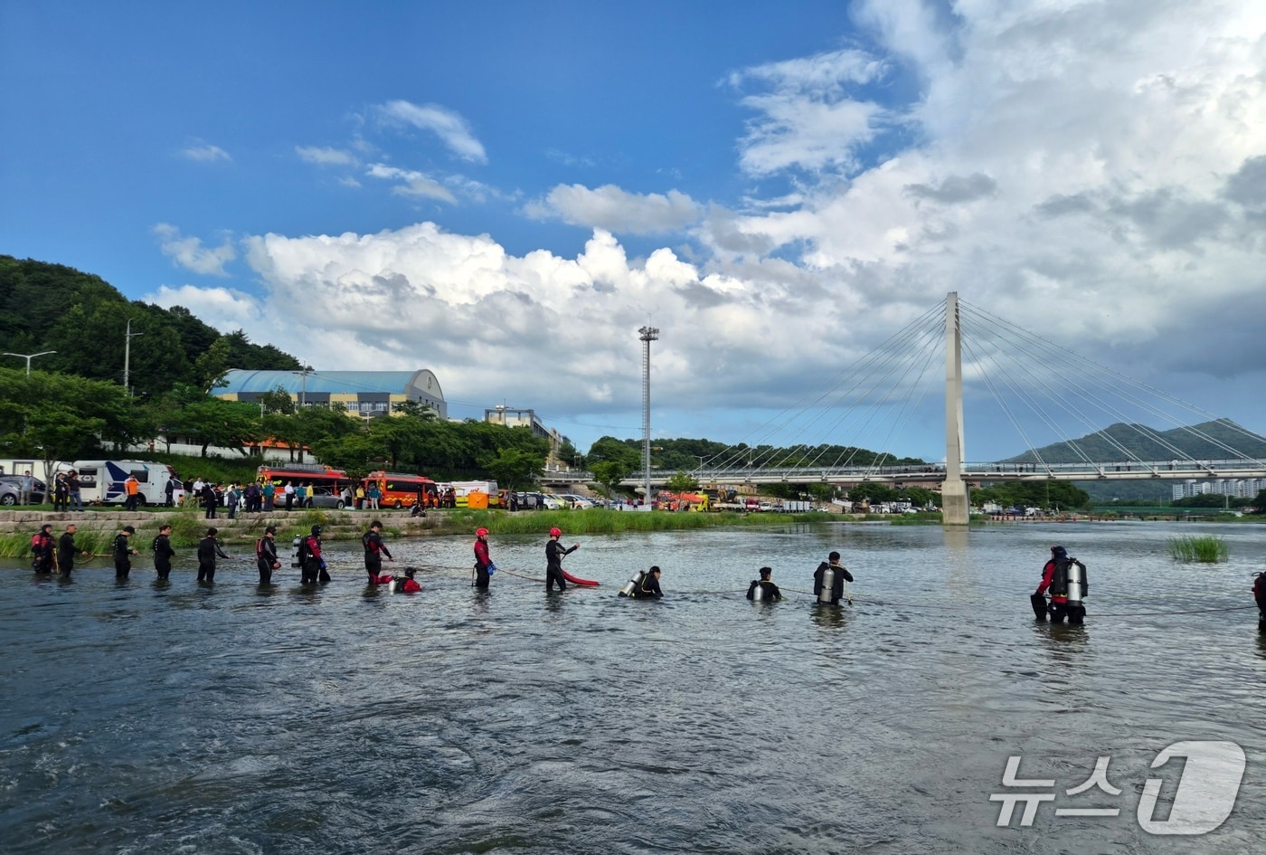 22일 오후 3시 19분쯤 경북 상주시 계산동 북천에서 친구 6명과 물놀이를 하던 초등학생 A 양이 물에 빠져, 소방 당국이 수색에 나섰다.(경북소방본부 제공. 재판매 및 DB 금지)2026.7.22/뉴스1