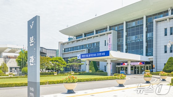 자격 안되는데...'공공주택 살게 해달라' 공무원 살해 협박한 70대 체포 - 뉴스 썸네일 이미지