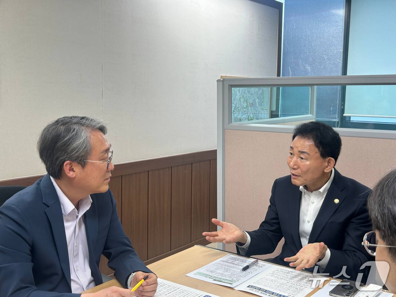 박용갑 의원 , 대전시와 국방반도체산업 육성 방안 협의 - 뉴스 썸네일 이미지