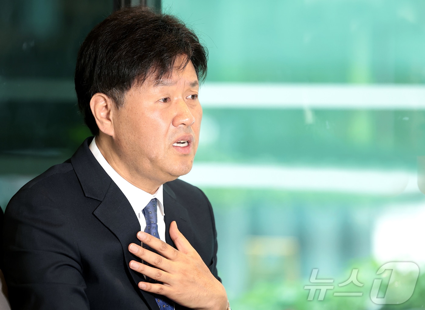 민주당 최고위원 후보 김용 전 민주연구원 부원장이 24일 오전 서울 영등포구 국회의사당 인근에서 뉴스1과 인터뷰를 하고 있다. 2026.7.24 ⓒ 뉴스1 권현진 기자