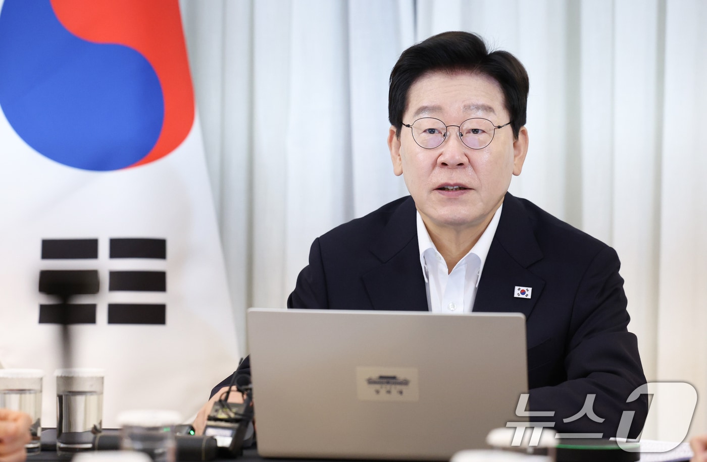 브라질을 국빈 방문한 이재명 대통령이 지난 26일(현지 시간) 브라질리아에서 화상 수석·보좌관회의에서 발언하고 있다. 2026.7.27 ⓒ 뉴스1 허경 기자