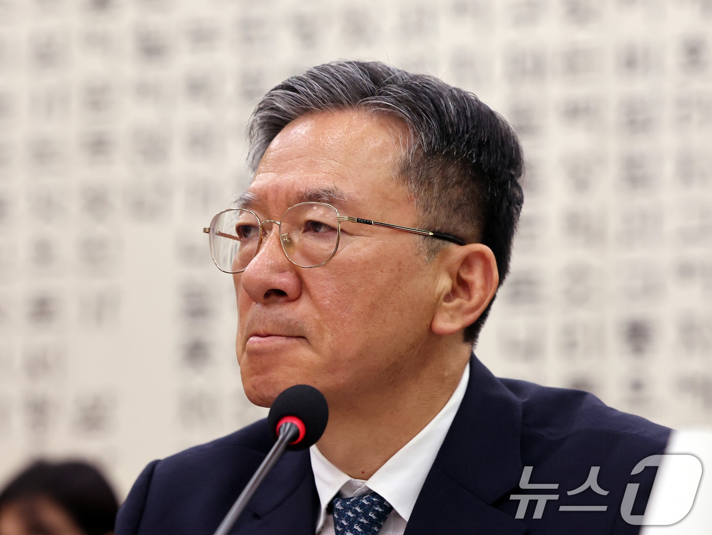 정성호 법무부 장관이 27일 오전 서울 여의도 국회에서 열린 법제사법위원회 전체회의에서 생각에 잠겨 있다. 2026.7.27 ⓒ 뉴스1 황기선 기자