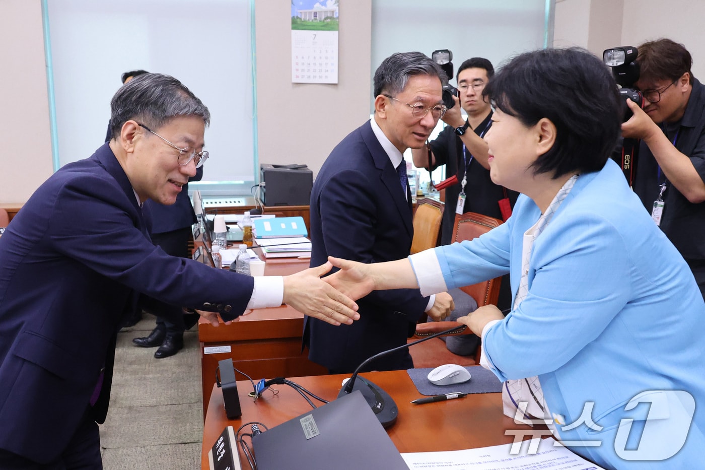 '檢보완수사권 폐지법' 與주도 법사위 통과…정성호 "정착 협조"(종합)