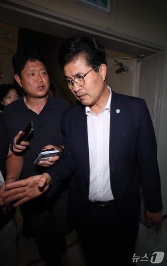 29일 전북경찰청에 출석한 이원택 전북도지사./뉴스1 유경석 기자