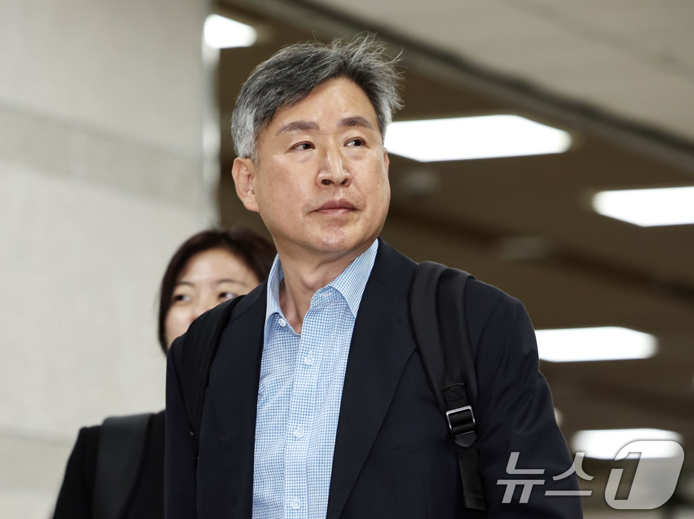 12·3 비상계엄에 가담한 의혹을 받는 김종욱 전 해양경찰청장이 3일 오전 서울 서초구 서울중앙지방법원에서 열리는 구속 전 피의자심문(영장실질심사)에 출석하고 있다. 2026.7.3 ⓒ 뉴스1 구윤성 기자