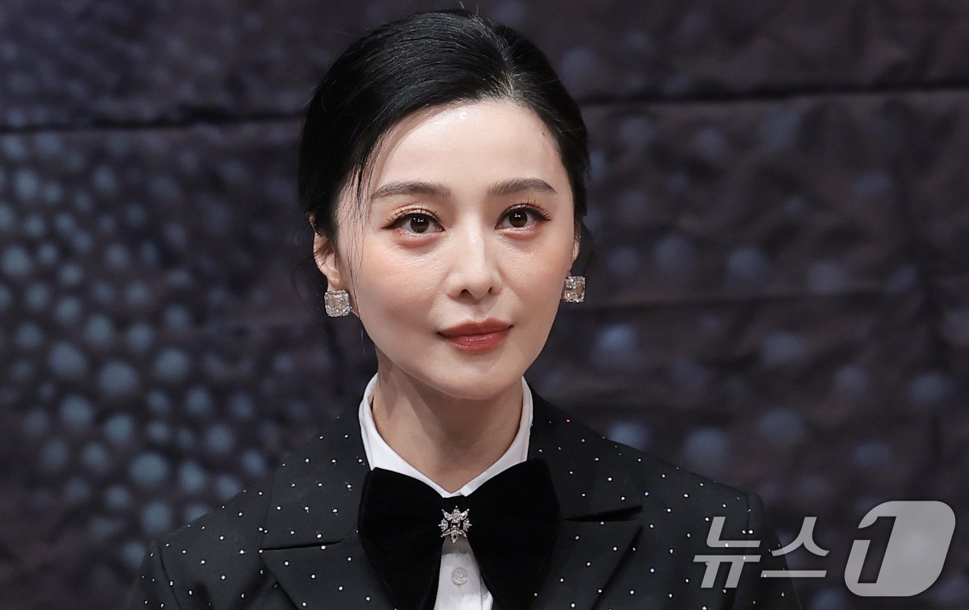 배우 판빙빙이 3일 오후 경기도 부천시 원미구 현대백화점 중동점에서 열린 ‘제30회 부천국제판타스틱영화제’ 해외 영화인 초청 기자회견에 참석해 포즈를 취하고 있다. 2026.7.3 ⓒ 뉴스1 권현진 기자