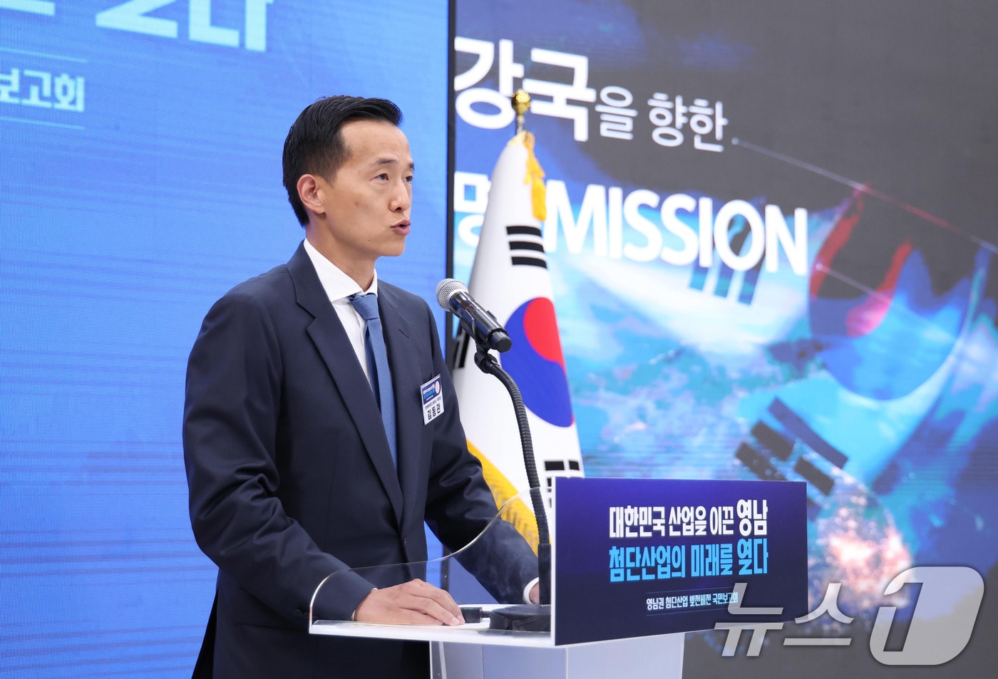 김동관 한화그룹 부회장이 3일 경남 진주시에서 열린 영남권 첨단산업 발전비전 국민보고회에서 발표하고 있다. 2026.7.3 ⓒ 뉴스1 허경 기자