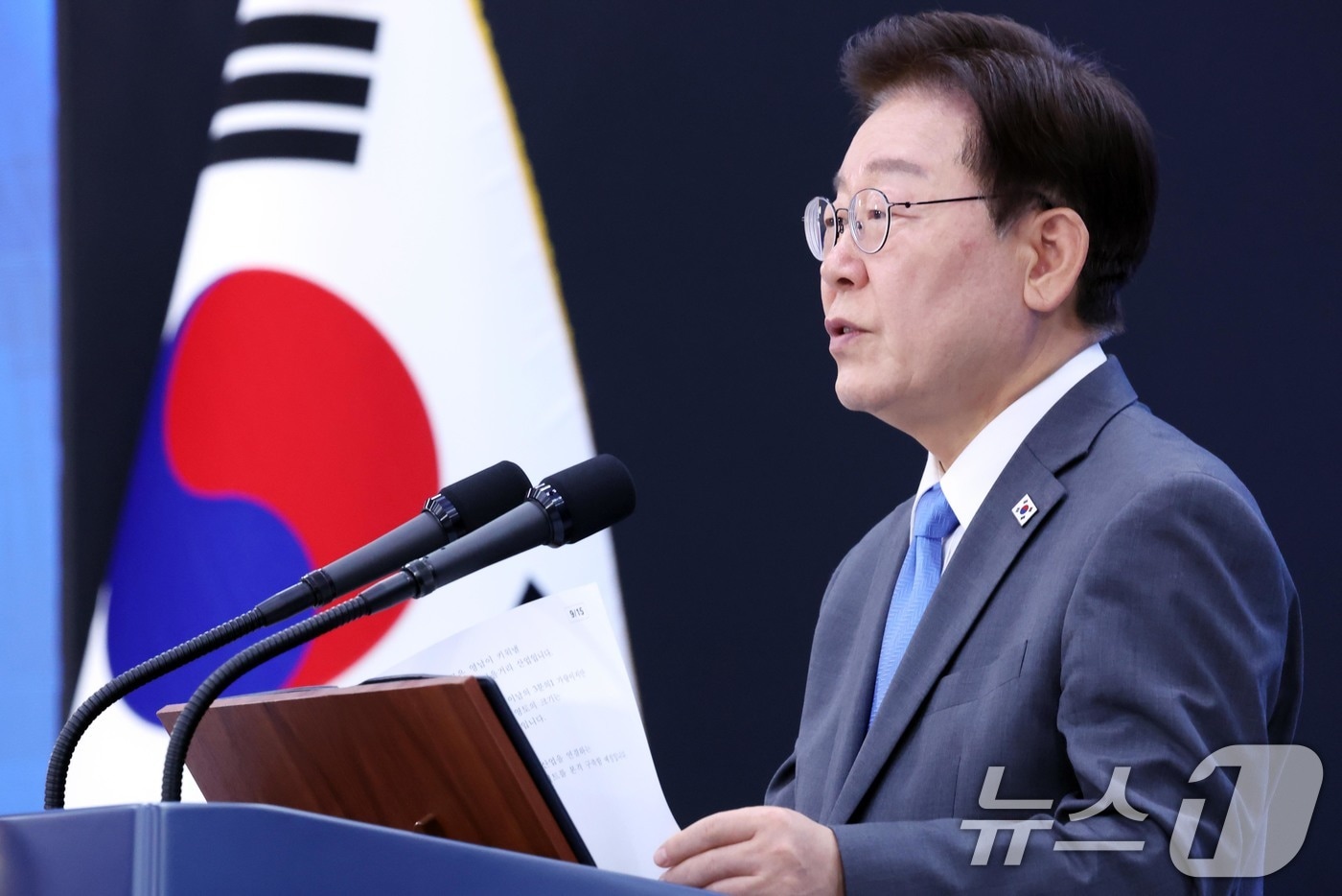 이재명 대통령이 3일 경남 진주시에서 열린 영남권 첨단산업 발전비전 국민보고회에서 축사를 하고 있다. 2026.7.3 ⓒ 뉴스1 허경 기자