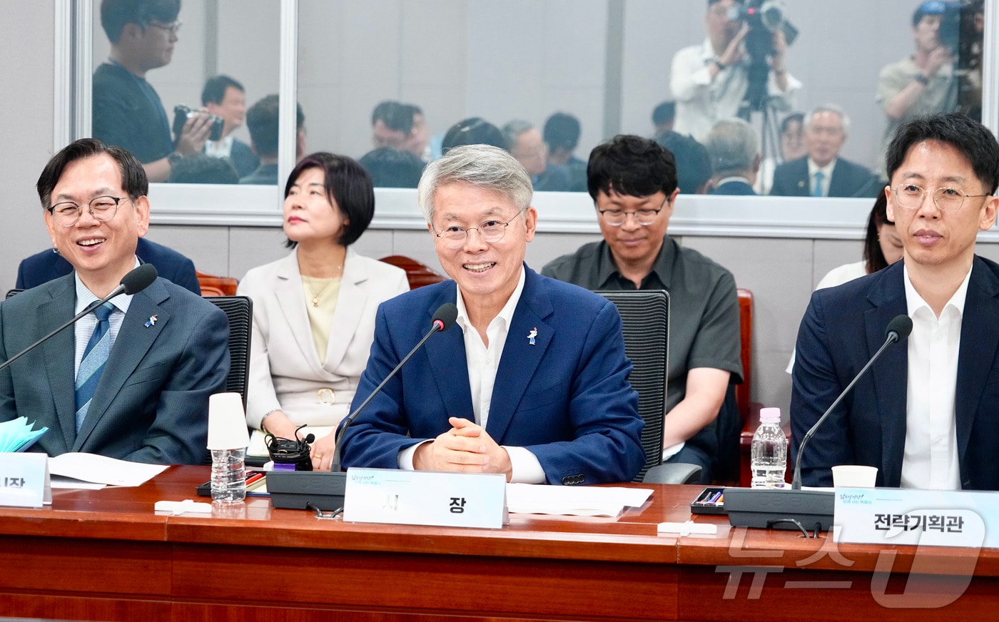 민형배 전남광주통합특별시장이 30일 오전 서울 국회 의원회관에서 열린 '더불어민주당 통합특별시당-통합특별시 예산정책협의회'에 참석해 시정현안을 설명하고 국고사업 예산 반영을 요청하고 있다.(전남광주통합특별시 제공. 재판매 및 DB금지) 2026.7.30