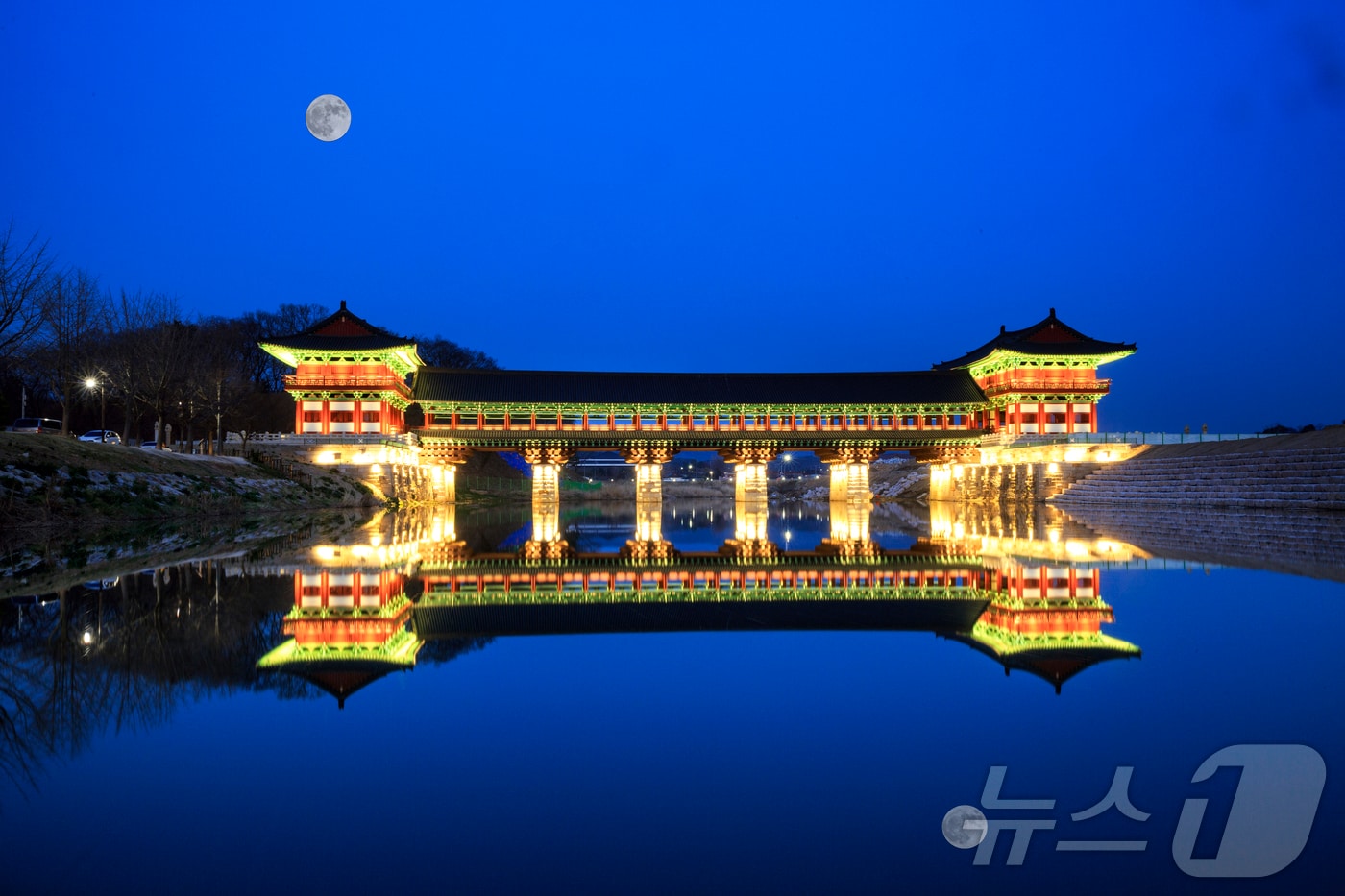 경북도는 31일 경주시가 문화체육관광부의 ‘2026 글로벌 관광특구 육성사업’에 선정돼 국비 30억원을 확보했다.사지는 월정교 ⓒ 뉴스1 김대벽기자