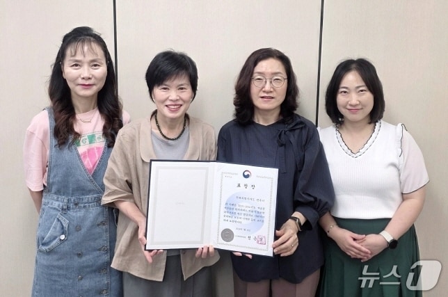 전주시가 겨울철 취약계층 보호와 복지 사각지대 해소에 기여한 공로를 인정받아 보건복지부장관 표창을 받았다.(전주시 제공, 재판매 및 DB 금지)/뉴스1