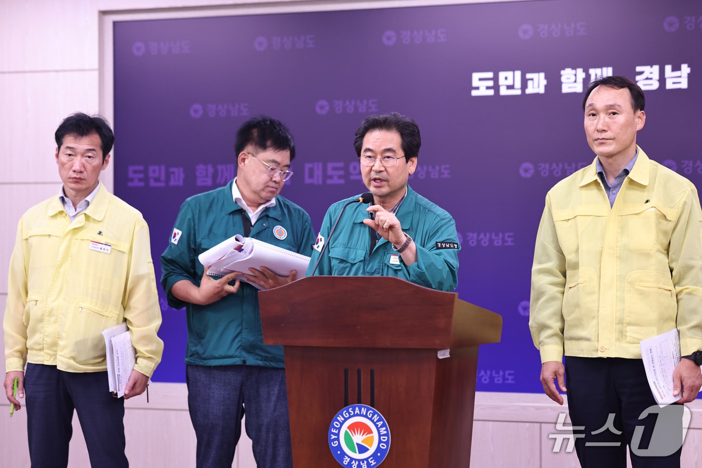 천성봉 경남도 도민안전본부장이 31일 도청 프레스센터에서 브리핑을 열고 폭염·가뭄 대책을 발표하고 있다.(경남도 제공. 재판매 및 DB금지)
