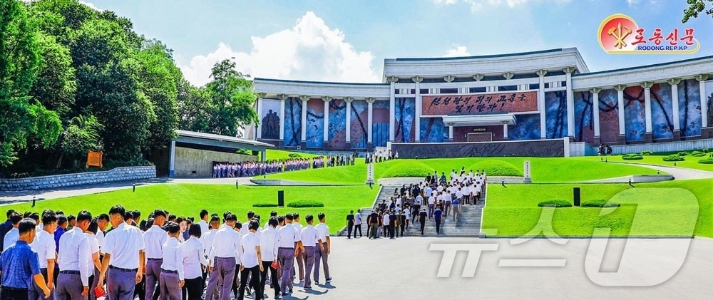 (평양 노동신문=뉴스1) = 북한 노동당 기관지 노동신문은 5일 "미제와 계급적 원수들의 죄행을 만천하에 고발하는 역사의 땅에 오늘도 수많은 근로자들이 끝없이 찾아오고 있다＂며 신천계급교양관을 조명했다. [국내에서만 사용가능. 재배포 금지. DB 금지. For Use Only in the Republic of Korea. Redistribution Prohibited] rodongphoto@news1.kr