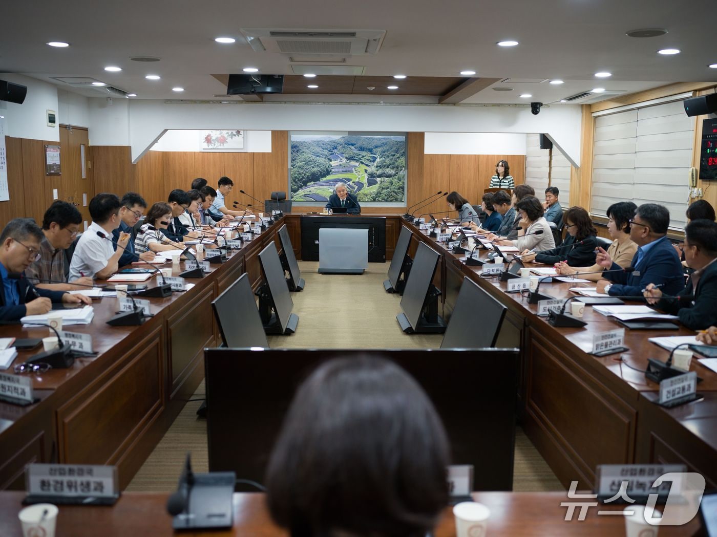 금산군 문정우 군수는 6일 군청 상황실에서 열린 간부회의에서 민선9기 금산군정의 힘찬 출발을 위한 간부공무원의 역할을 강조했다.(금산군 제공. 재판매 및 DB 금지)/뉴스1