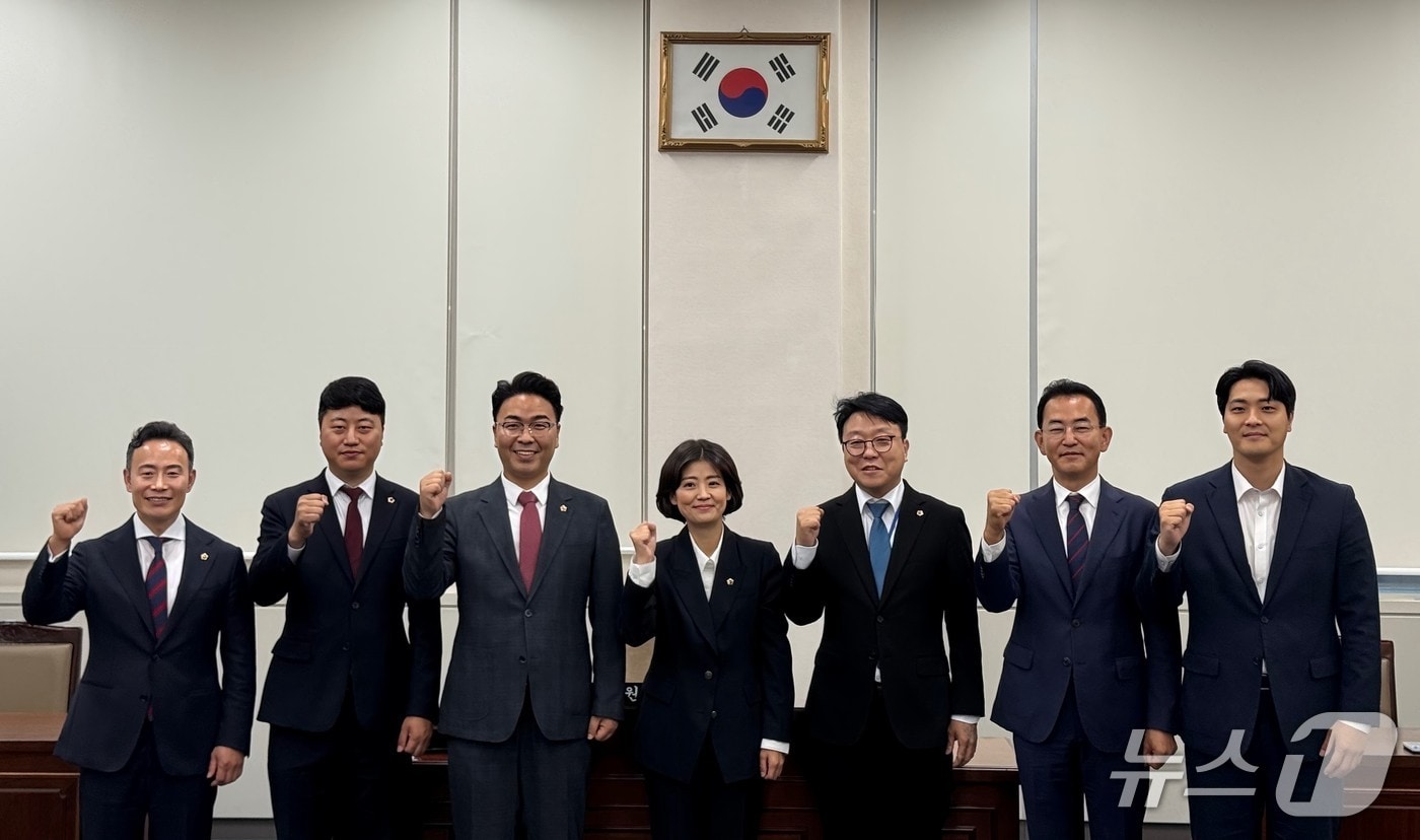 제10대 전반기 교육위원회. 부산시의회 제공. 재판매 및 DB금지