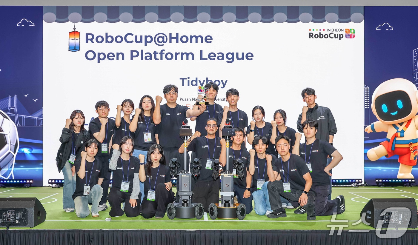인천 송도에서 열린 국제 AI 로봇대회 '로보컵(RoboCup) 2026' 홈 서비스 부문에서 우승을 차지한 부산대학교는 로봇팀 '타이디보이(Tidyboy)'. (부산대 제공. 재판매 및 DB 금지)